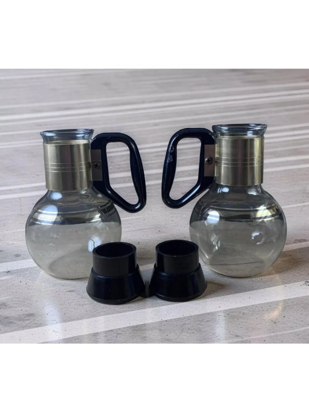 Vintage Pyrex Mid-Century Modern Glass Carafes With Black Handles & Lids Gold Ba - Picture 2 of 4